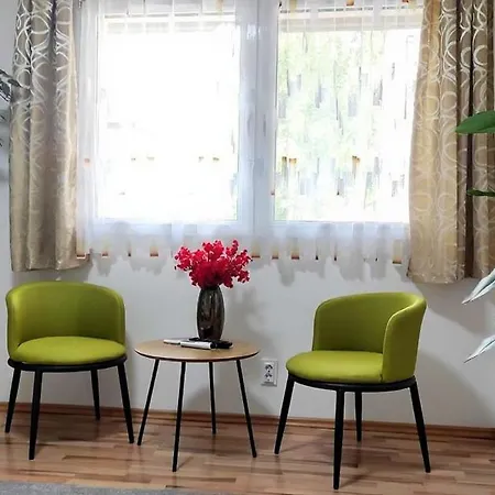 Clementine Apartment