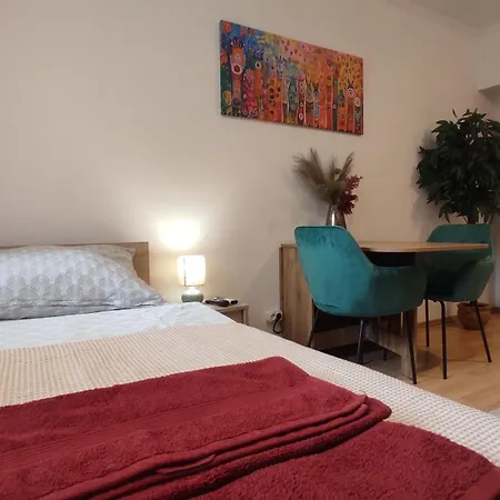 Clementine Apartament *